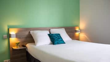 Standard Room, Multiple Beds, Non Smoking | Desk, laptop workspace, soundproofing, bed sheets