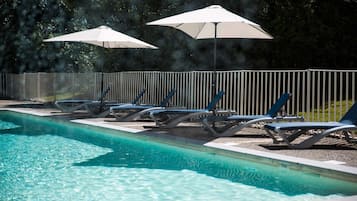 Outdoor pool, pool loungers