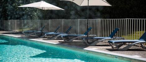 Outdoor pool, pool loungers