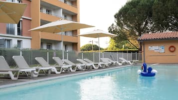 Outdoor pool, pool loungers