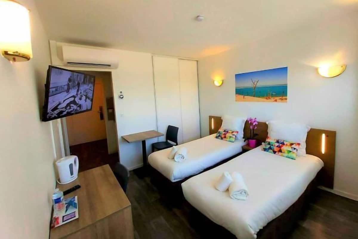 Blackout curtains, soundproofing, iron/ironing board, free WiFi