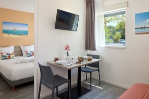 Apartemen, 1 kamar tidur | Area keluarga | TV LCD
