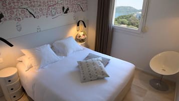 Literie hypoallergénique, coffres-forts dans les chambres, bureau