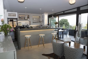 Bar (on property) - Hotel Alcyon Porto Vecchio (Porto-Vecchio)