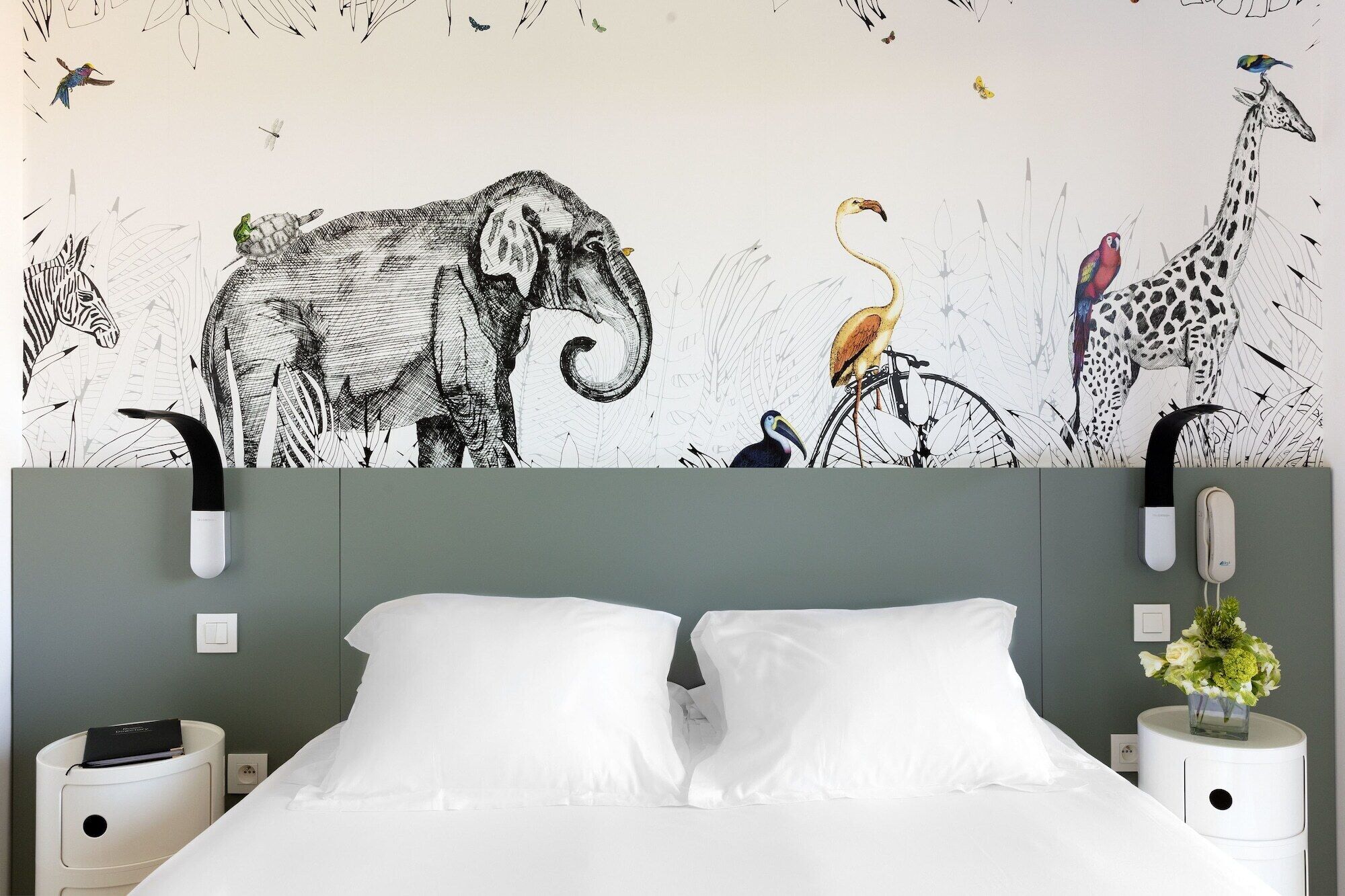 Rom – standard, sjøutsikt | Allergitestet sengetøy, safe på rommet, skrivebord og lydisolert