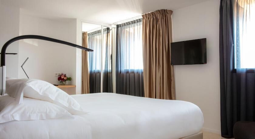 Hypoallergeen beddengoed, een kluis op de kamer, een bureau