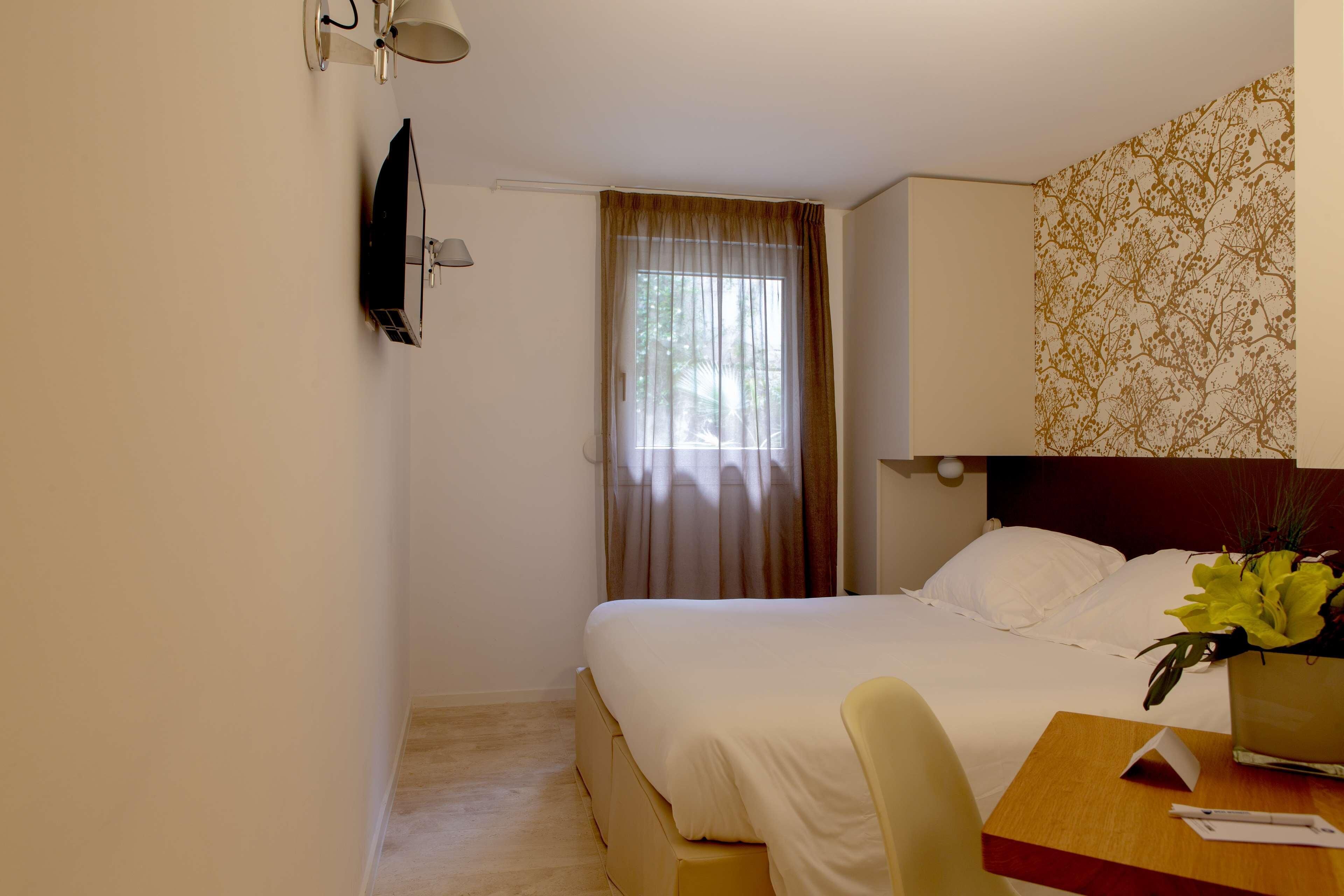 Camera Standard | Biancheria da letto ipoallergenica, una cassaforte in camera