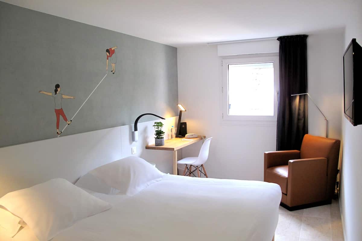Superior kamer, 1 queensize bed, niet-roken | Hypoallergeen beddengoed, een kluis op de kamer, een bureau