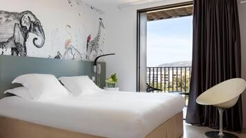 Literie hypoallergénique, coffres-forts dans les chambres, bureau