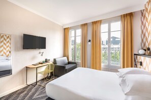 Family Room, 1 Double Bed with Sofa bed, Non Smoking (with Sofabed) | Premium bedding, in-room safe, desk, laptop workspace - Best Western Hôtel Centre Reims (Reims)