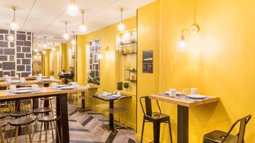 Daily buffet breakfast (EUR 13.5 per person)