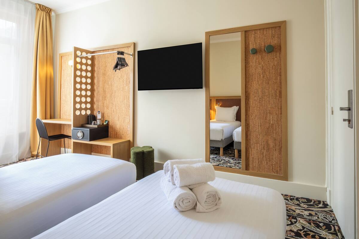 Premium bedding, in-room safe, desk, laptop workspace