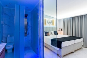 Superior Double or Twin Room | Bathroom shower - Ionis Art Hotel (Zakynthos)