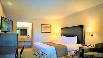 Escritorio, tabla de planchar con plancha, wifi gratis y ropa de cama