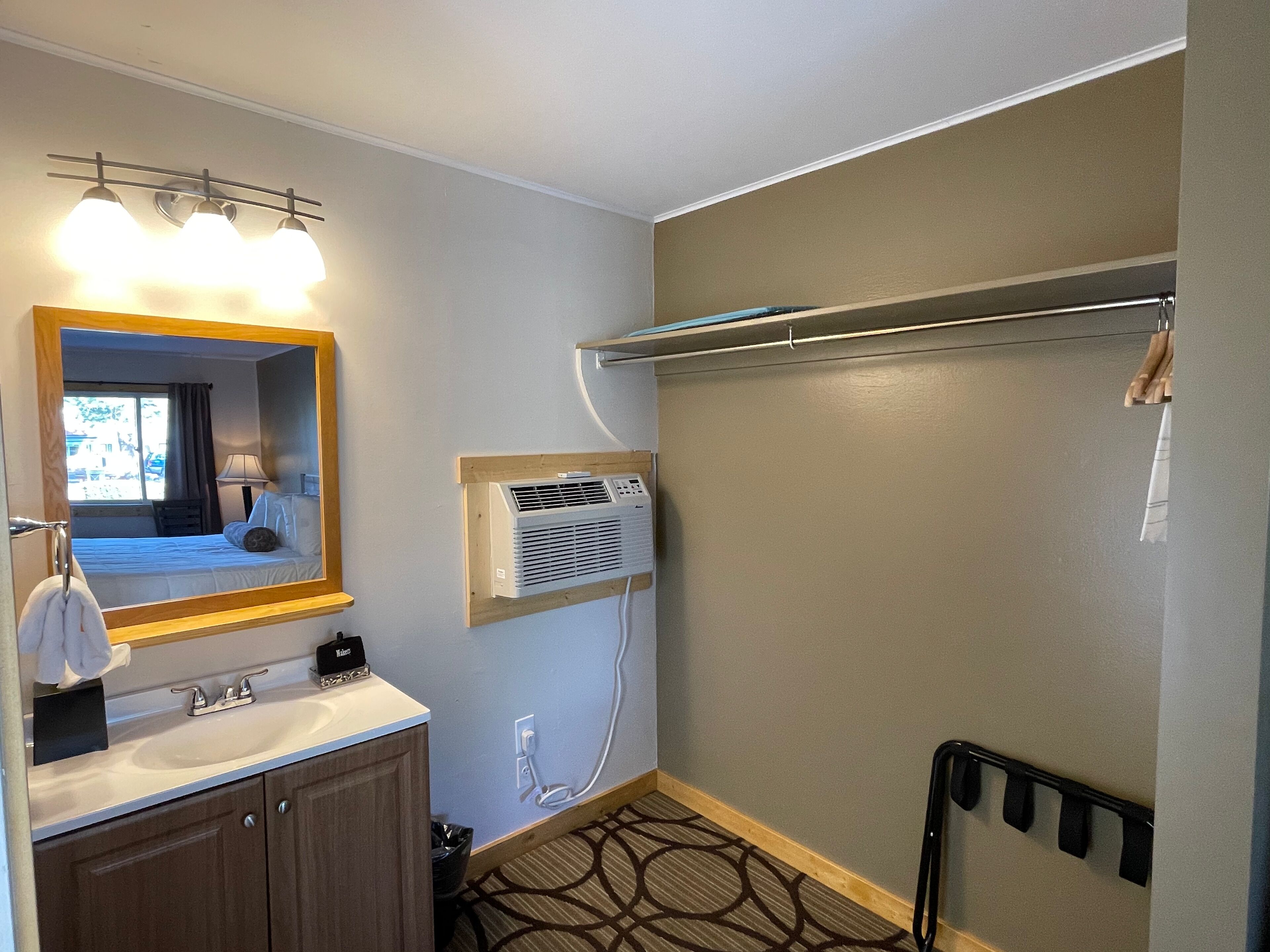 1 bedroom, egyptian cotton sheets, premium bedding