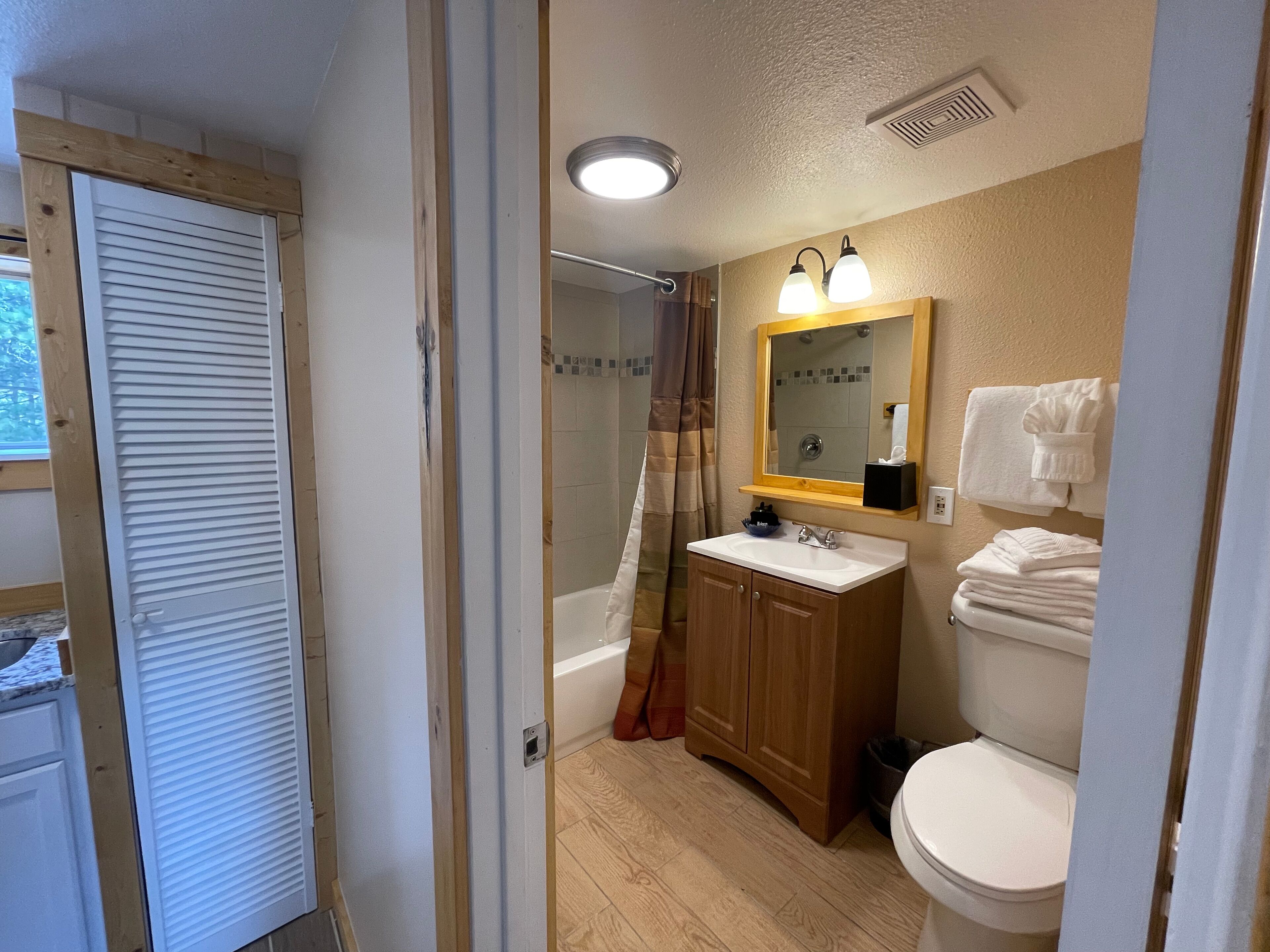 two room cabin (non-pet friendly) | bathroom | combined shower/bathtub, free toiletries, hair dryer, towels