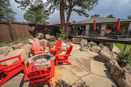 Sala de estar en el lobby. Estes Mountain Inn