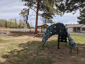 Children’s play area – outdoor