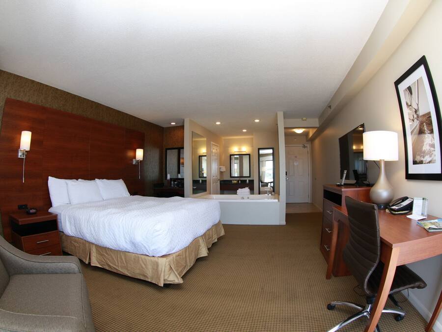 Deluxe Room, 1 King Bed, Jetted Tub