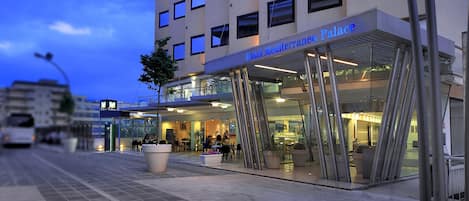 Façade de l’hébergement - soirée/nuit