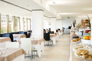 Buffet déjeuner gratuit