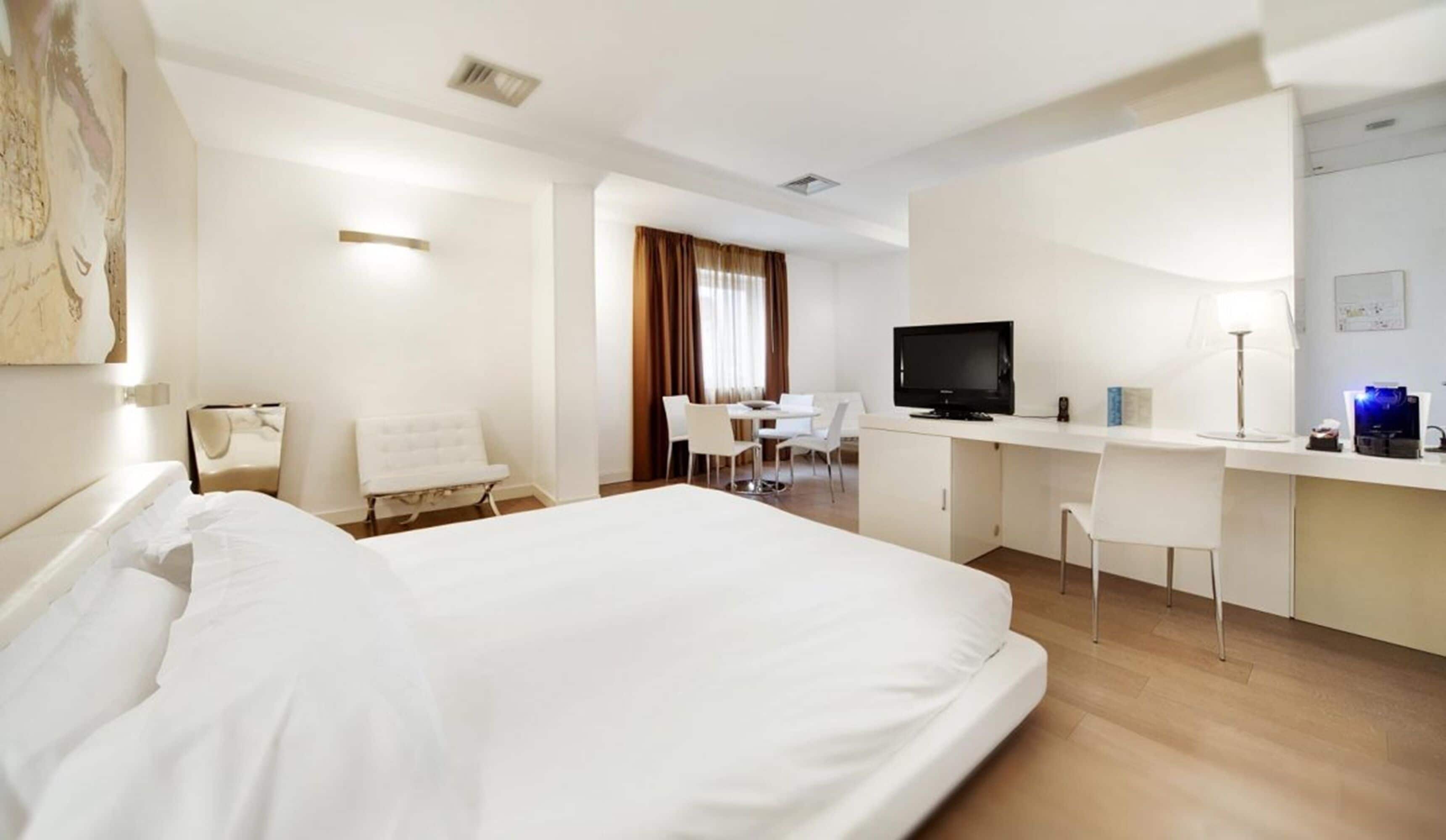 minibar, in-room safe, desk, blackout curtains