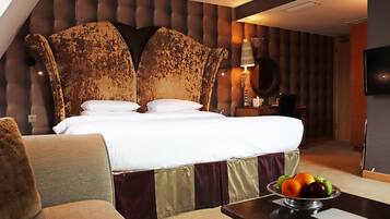 Executive Room | Desk, iron/ironing board, free WiFi, bed sheets