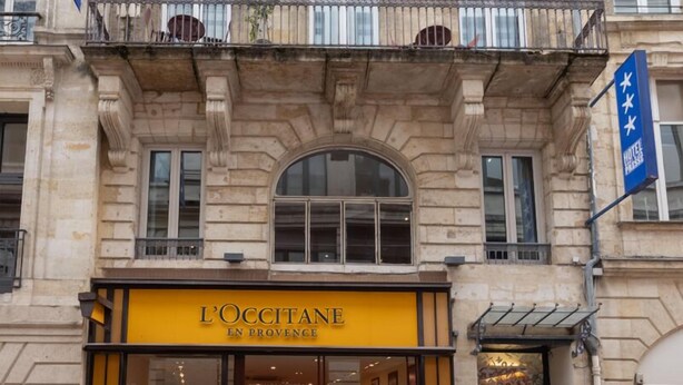 A historic building with a storefront labeled "L'OCCITANE EN PROVENCE". - Urban Style Bordeaux Centre Hotel de la Presse (Bordeaux)