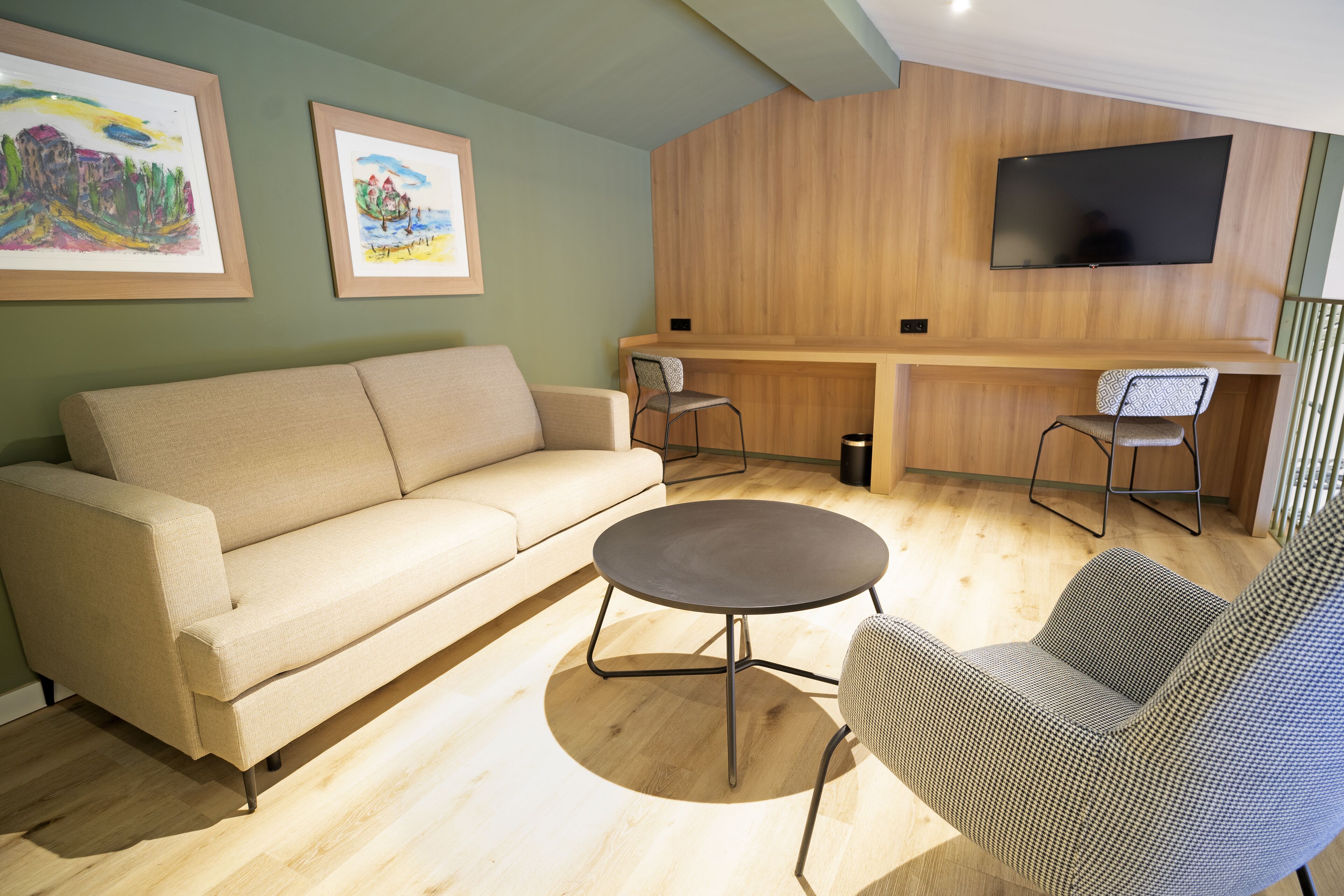 In-room safe, desk, soundproofing, free cribs/infant beds