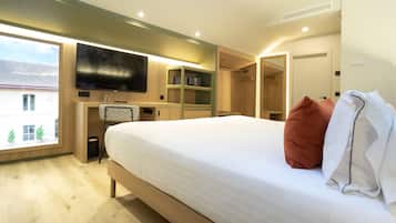 Double Room (Attic) | 1 bedroom, in-room safe, desk, soundproofing