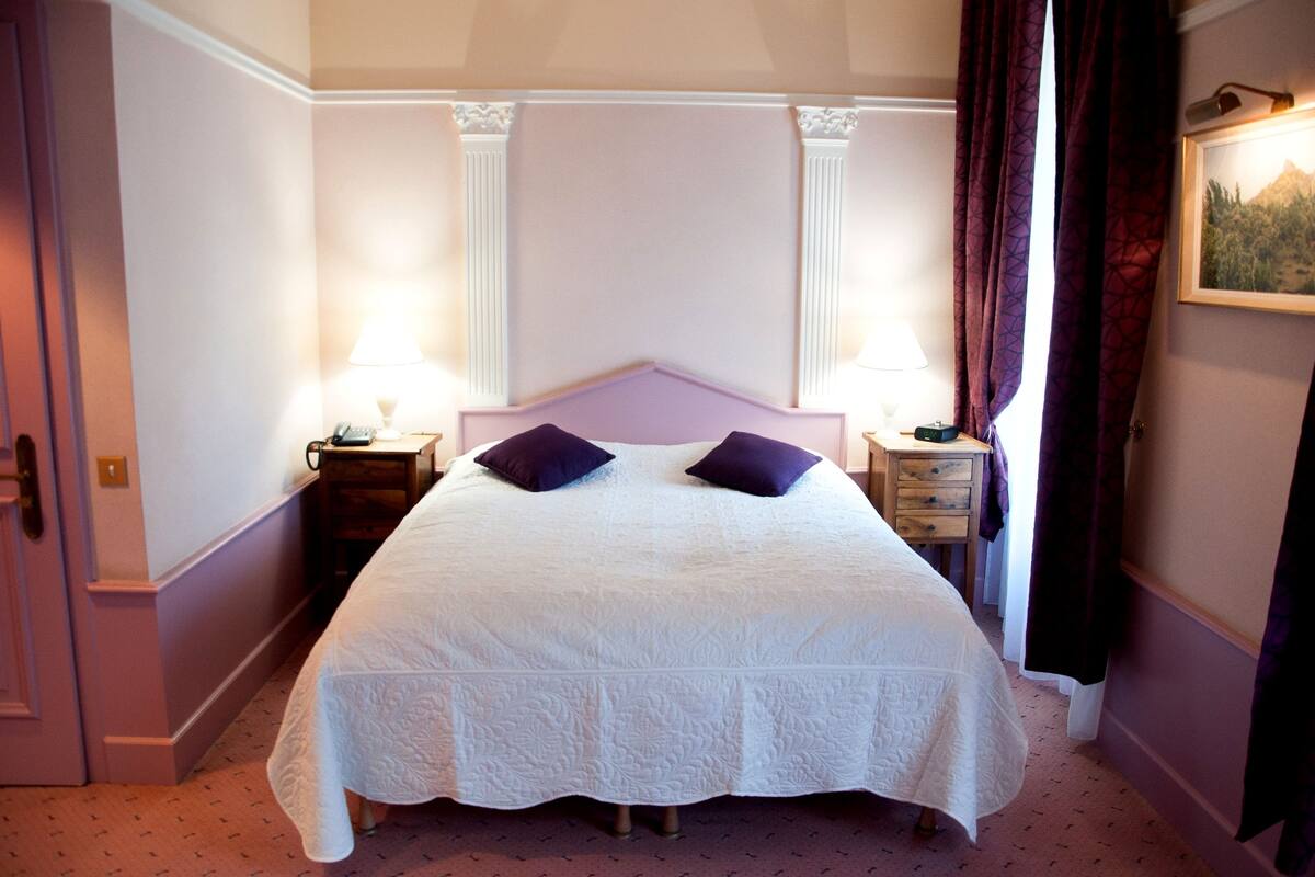 Double Room | Desk, WiFi (free), individually decorated, individually furnished