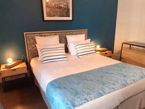 Dobbeltrom | Individuelt dekorert, individuelt innredet og skrivebord