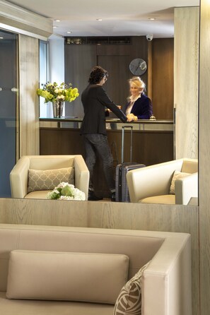 Reception - Hotel Longchamp Elysees (Paris)