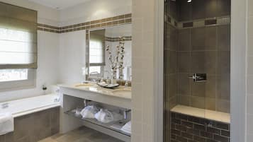 Suite | Bathroom