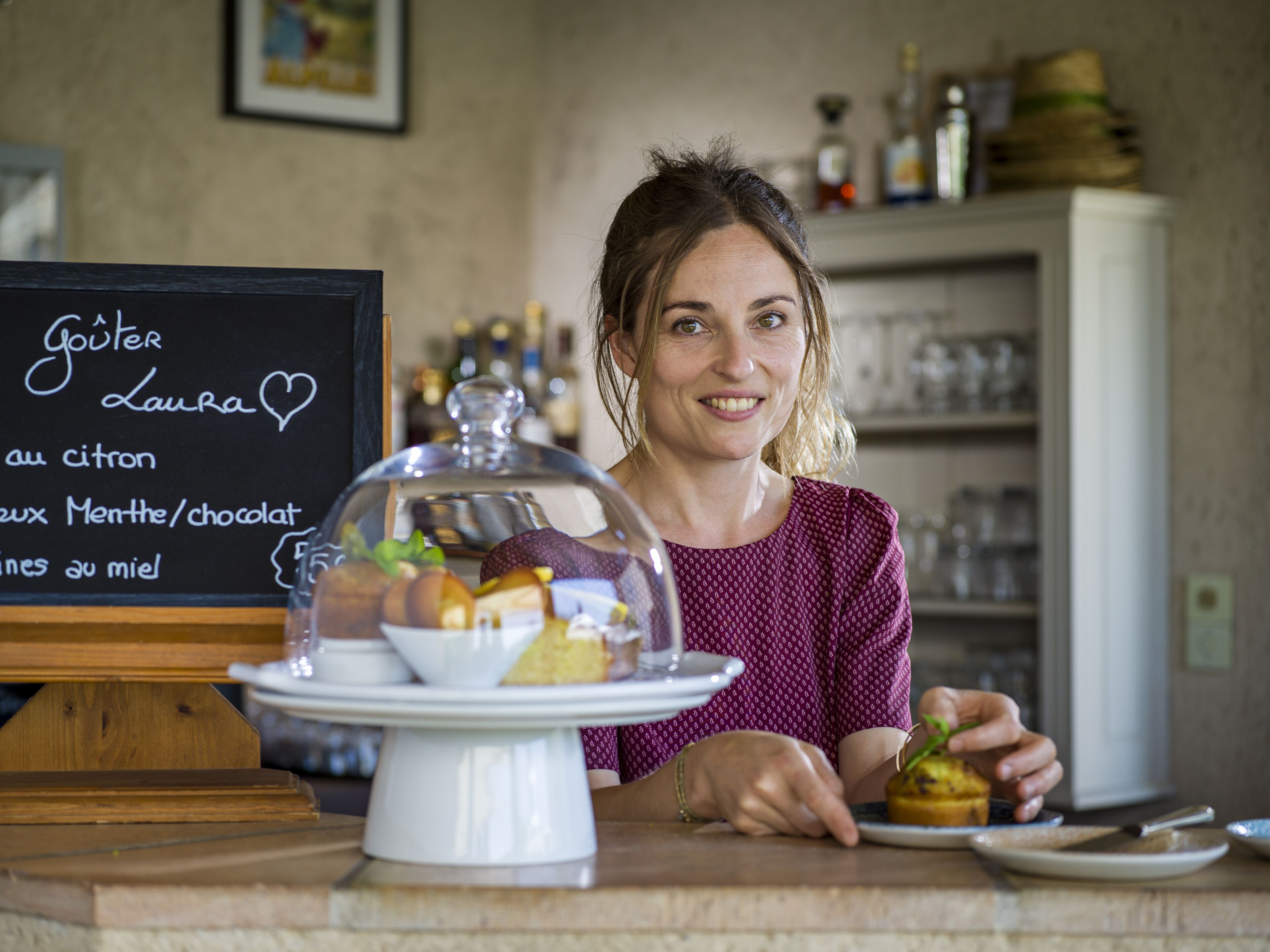 breakfast and lunch served, pool views