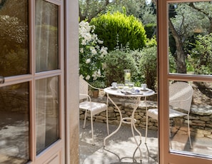 Double Room (Prestige) | Terrace/patio - Mas de l'Oulivié (Les Baux-de-Provence)