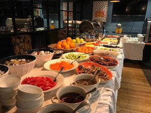 Free daily continental breakfast  - Hôtel Les Saisons (Casablanca)