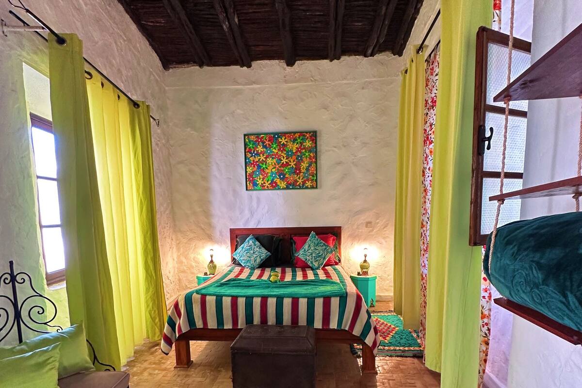 Premium bedding, soundproofing, free WiFi, bed sheets