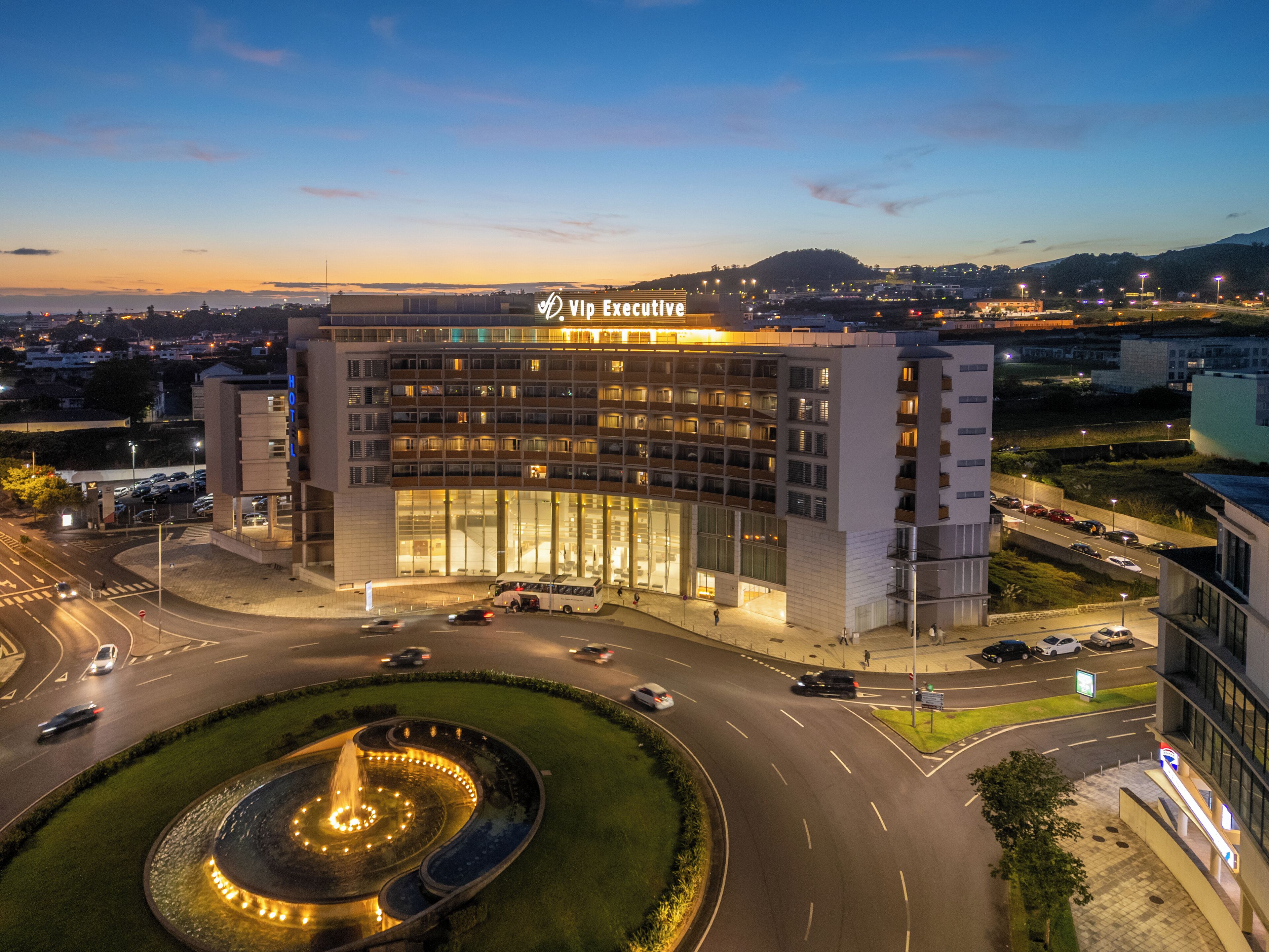 Boendets fasad - kväll/natt