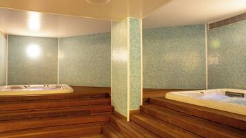 Sauna seca, banheira de hidromassagem, sauna a vapor