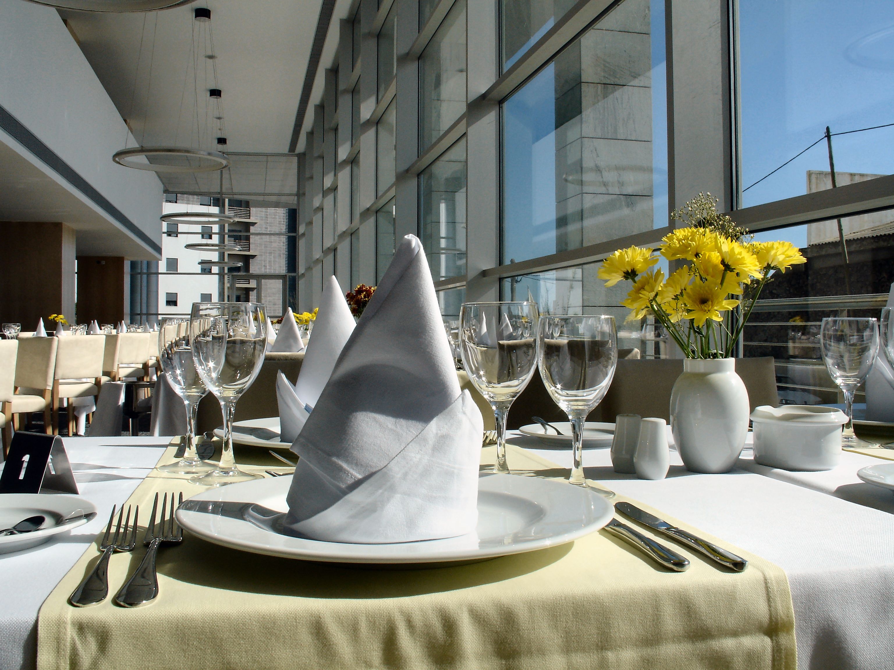 2 restaurants, breakfast, lunch, dinner served; international cuisine