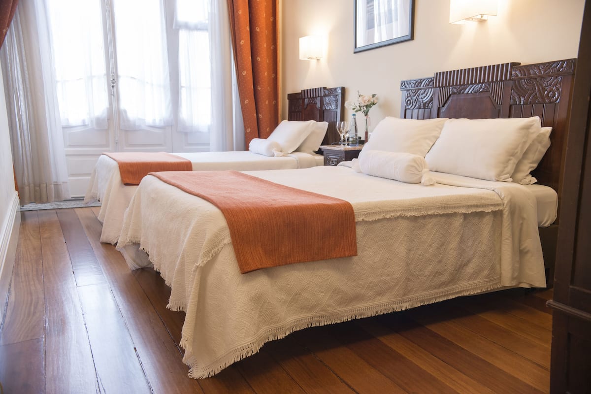 Hypo-allergenic bedding available, in-room safe, desk, soundproofing