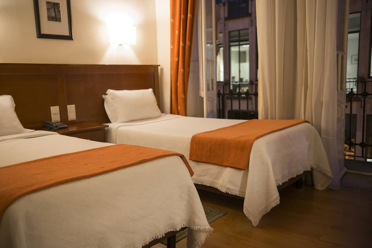 Hypo-allergenic bedding available, in-room safe, desk, soundproofing