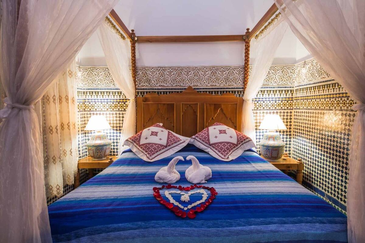 Suite de luna de miel (El Mederssa) | 1 dormitorio, cortinas opacas, sistema de insonorización