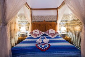 Honeymoon Suite (El Mederssa) | 1 bedroom, individually decorated, individually furnished - Riad Sara (Fes)