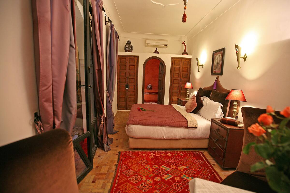 Deluxe Room | In-room safe, rollaway beds, free WiFi, bed sheets