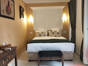 Deluxe Room | Pillowtop beds, in-room safe, individually decorated, desk -  Riad Laora et SPA (Marrakech)