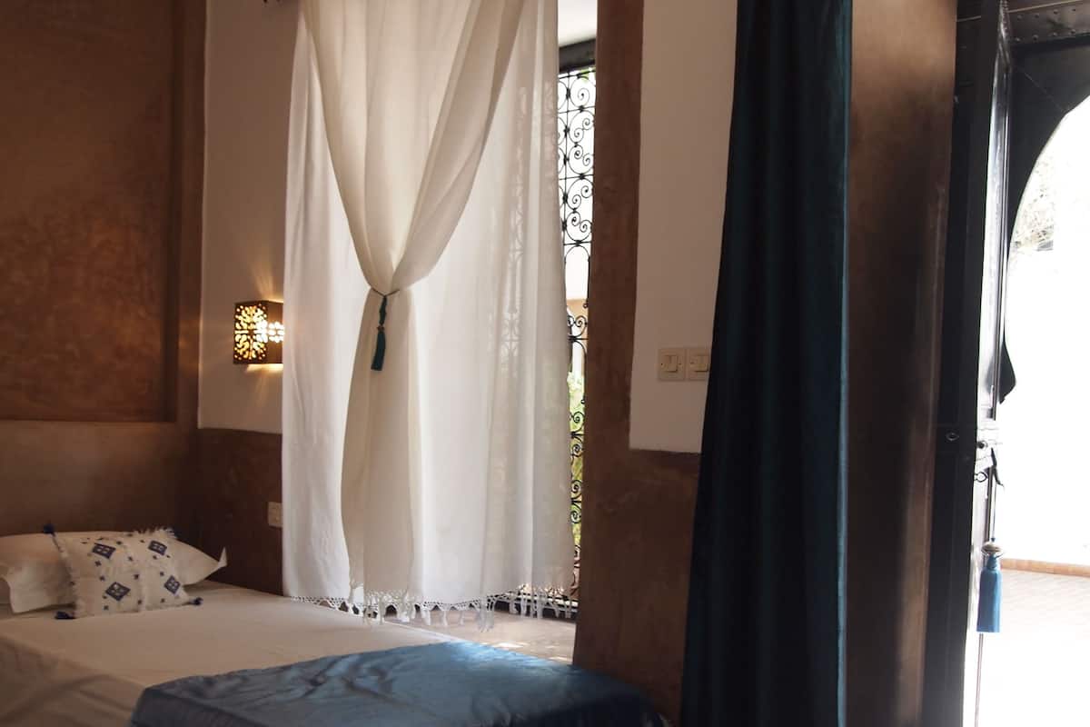Twin Room (Blue) | Katil Select Comfort, dihias secara berasingan, Wi-fi percuma