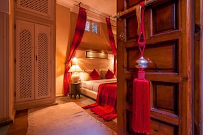 Quarto casal (Datte) | Roupas de cama premium, cofres nos quartos, cortinas blackout