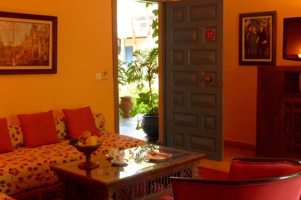 suite (pamplemousse) | living room | tv